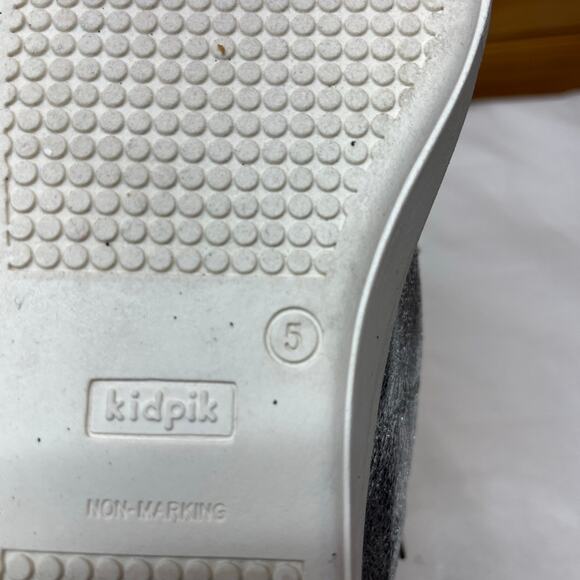 Kidpik shiny silver big girl sneakerslike‎ new size 5 - Picture 7 of 8